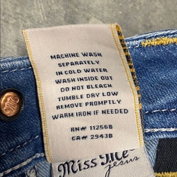 Miss Me Boyfriend Capri Light Wash Jean size 27 - Picture 9 of 9